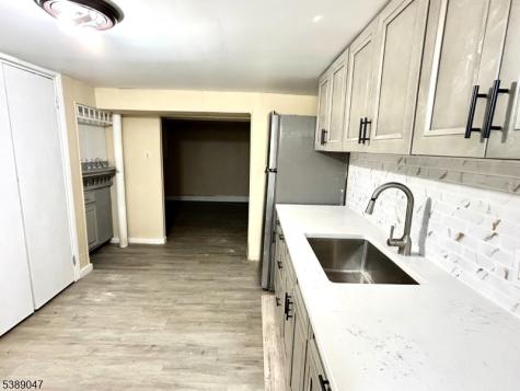 19 Oakdale Road Jersey City NJ 07305