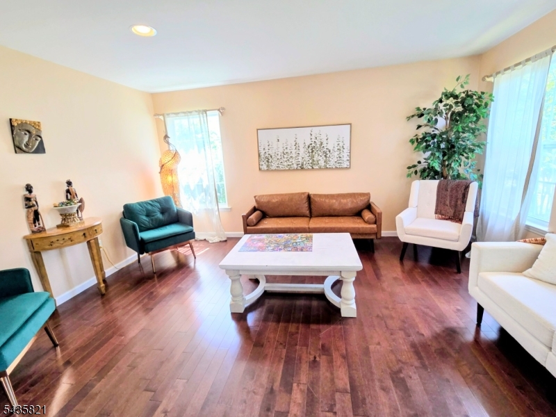 33 Kopak Way Spotswood NJ 08884