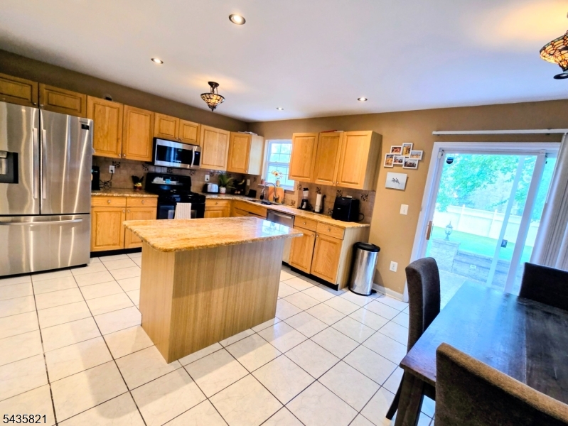 33 Kopak Way Spotswood NJ 08884
