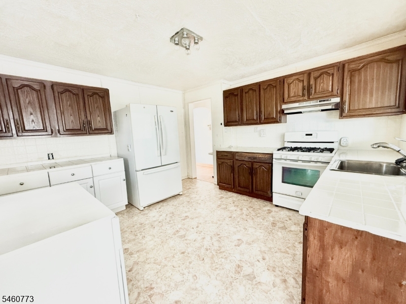 674 Cedar Street Woodbridge NJ 07067