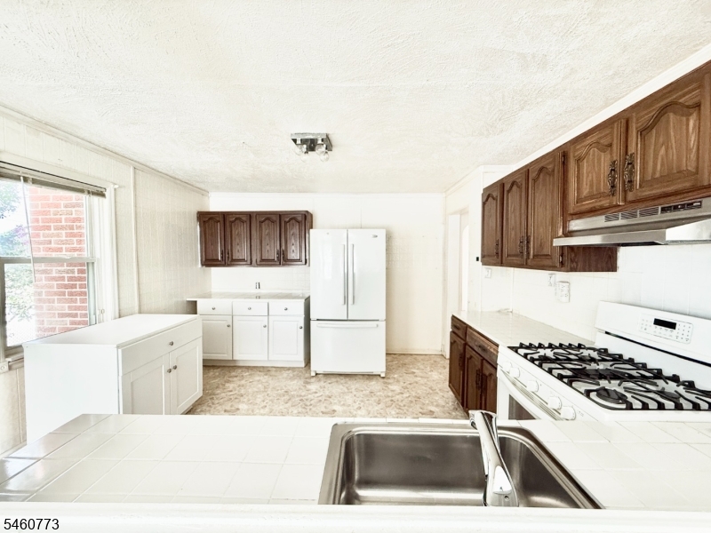 674 Cedar Street Woodbridge NJ 07067