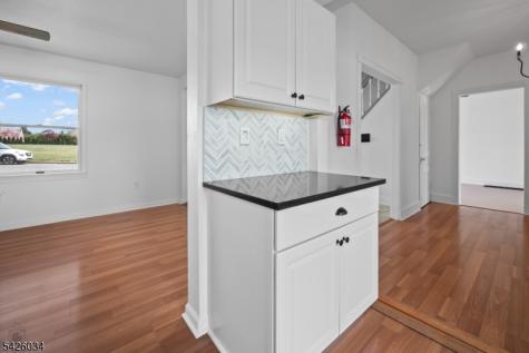 7 Park Square Lopatcong NJ 08865