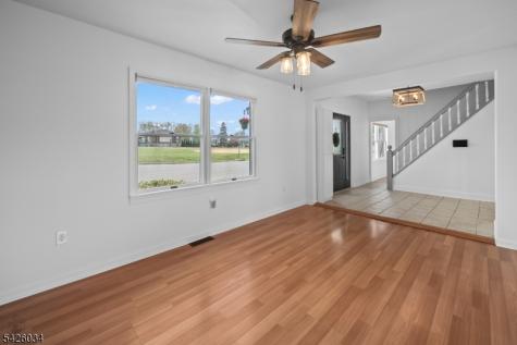 7 Park Square Lopatcong NJ 08865