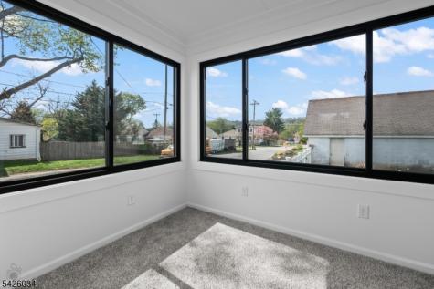 7 Park Square Lopatcong NJ 08865