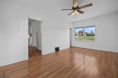 7 Park Square Lopatcong NJ 08865