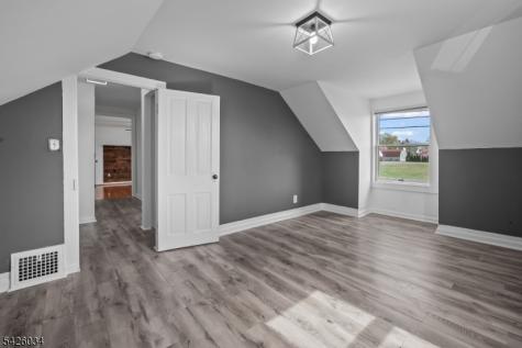 7 Park Square Lopatcong NJ 08865