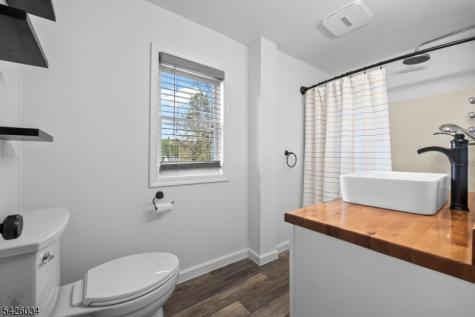 7 Park Square Lopatcong NJ 08865