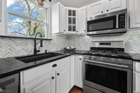 7 Park Square Lopatcong NJ 08865