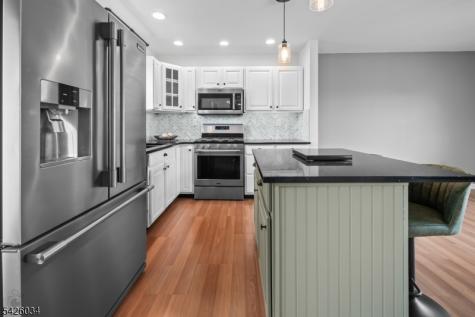 7 Park Square Lopatcong NJ 08865