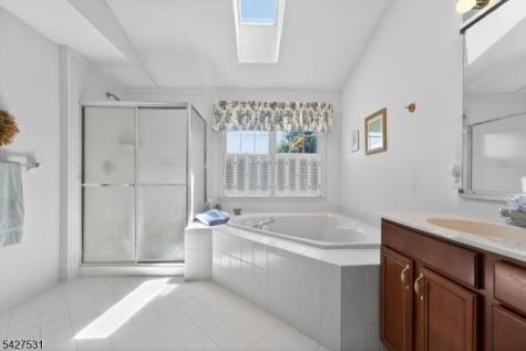 21 Surry Lane Franklin NJ 08802