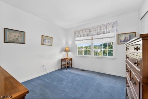 21 Surry Lane Franklin NJ 08802
