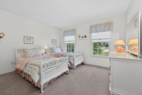 21 Surry Lane Franklin NJ 08802