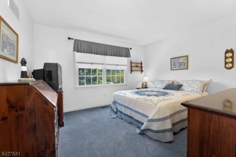 21 Surry Lane Franklin NJ 08802