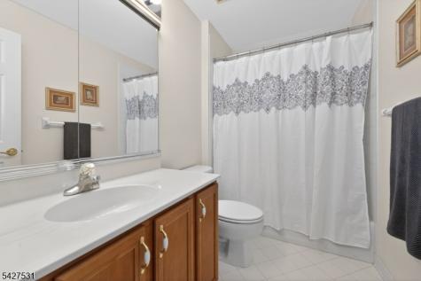 21 Surry Lane Franklin NJ 08802