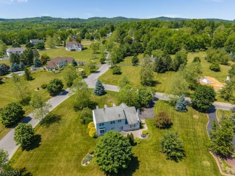 21 Surry Lane Franklin NJ 08802