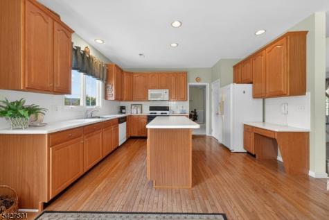 21 Surry Lane Franklin NJ 08802