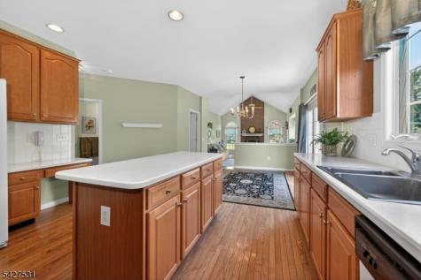 21 Surry Lane Franklin NJ 08802