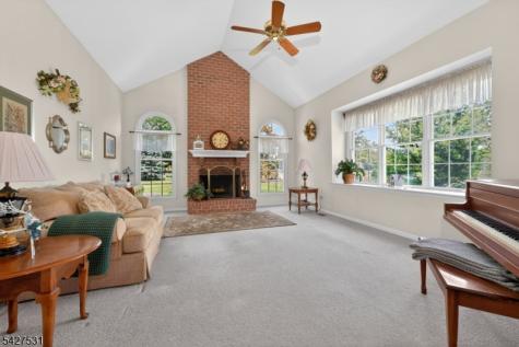 21 Surry Lane Franklin NJ 08802