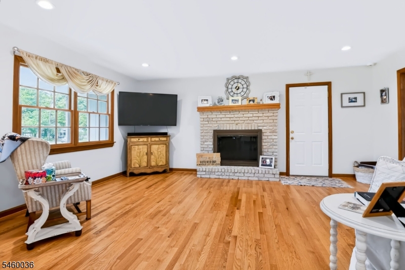 7 Pinewood Court Raritan NJ 08822