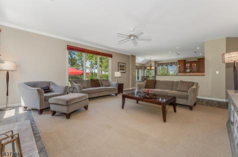 27 Kalan Farm Road Bethlehem NJ 08827