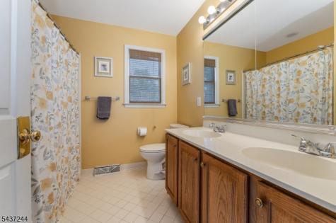 27 Kalan Farm Road Bethlehem NJ 08827