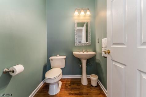 27 Kalan Farm Road Bethlehem NJ 08827