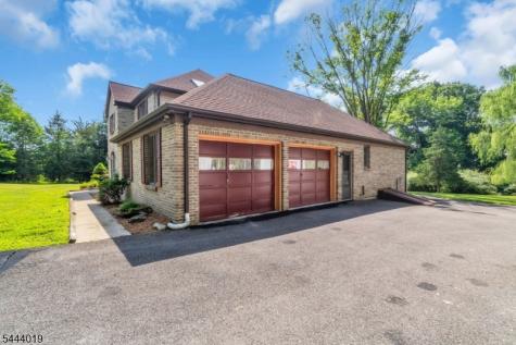 10 Tara Court Hardwick NJ 07825