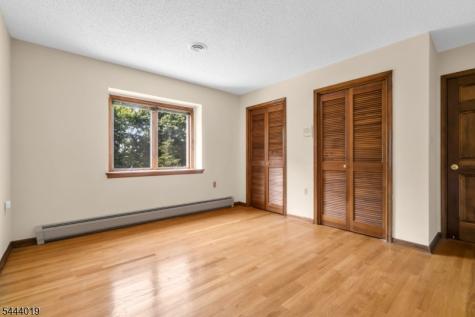 10 Tara Court Hardwick NJ 07825