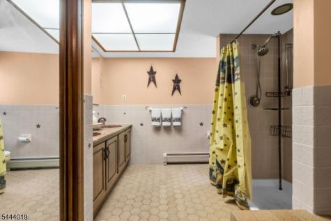 10 Tara Court Hardwick NJ 07825