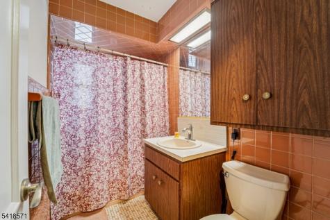 470 Capitol Road New Milford NJ 07646