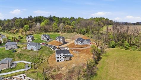 6 Spring Court Lopatcong NJ 08865