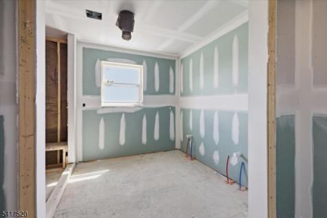6 Spring Court Lopatcong NJ 08865