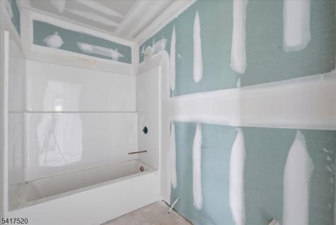 6 Spring Court Lopatcong NJ 08865