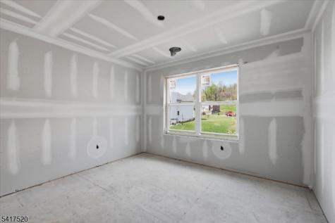 6 Spring Court Lopatcong NJ 08865
