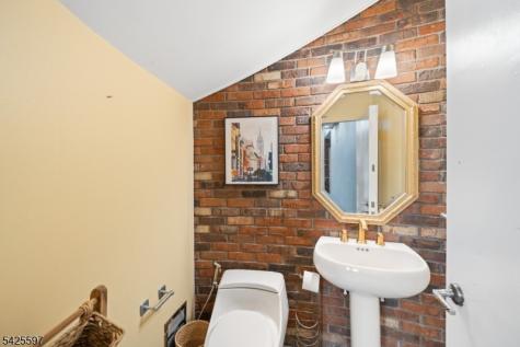 77 Macarthur Drive Clifton NJ 07013