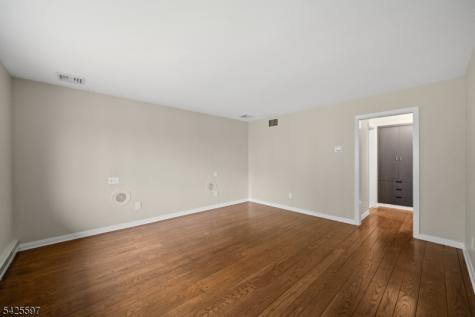 77 Macarthur Drive Clifton NJ 07013