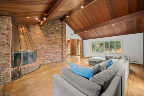 77 Macarthur Drive Clifton NJ 07013