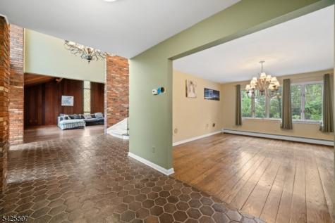 77 Macarthur Drive Clifton NJ 07013