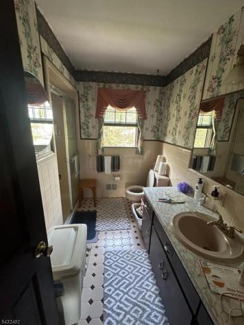 7 Bedford Court Clinton NJ 08801