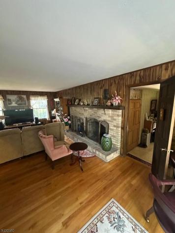 7 Bedford Court Clinton NJ 08801