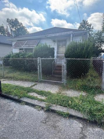 8 Albert Place Jersey City NJ 07305