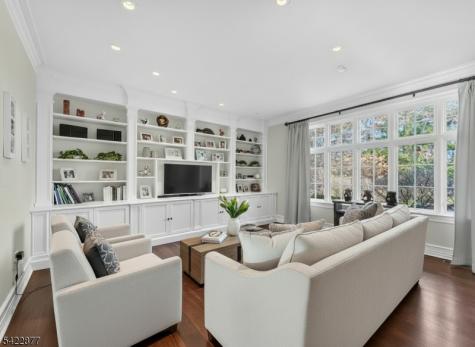 54 Hamilton Drive North Caldwell NJ 07006