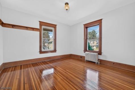 65 Brunswick Avenue Bloomsbury NJ 08804