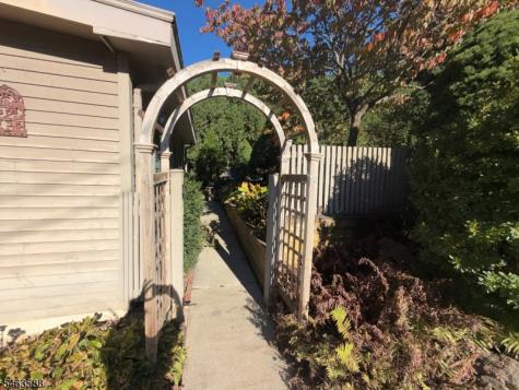 65 Brunswick Avenue Bloomsbury NJ 08804