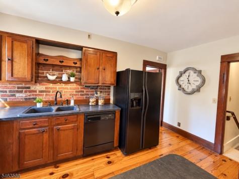 65 Brunswick Avenue Bloomsbury NJ 08804