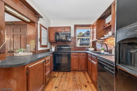 65 Brunswick Avenue Bloomsbury NJ 08804