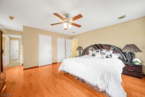 45 Holyoke Court Wayne NJ 07470