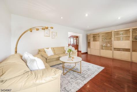 45 Holyoke Court Wayne NJ 07470