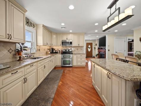79 Susan Court Clifton NJ 07012