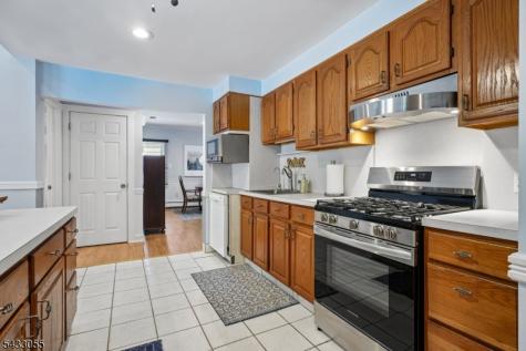 11 Lake Trail East Wayne NJ 07470